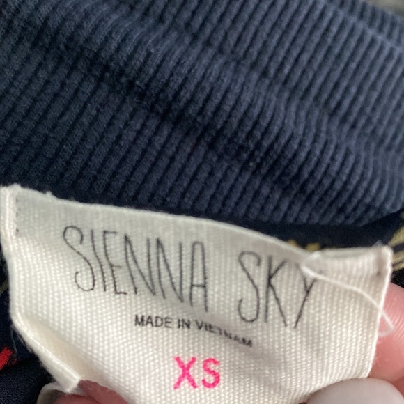 Sienna Sky XS Off the Shoulder Teen Women's Blue Floral Top Preowned - Picture 3 of 7